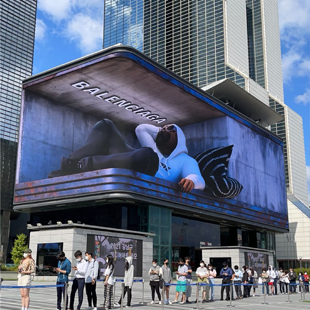 Balenciaga X Fortnite, AC3 Studio. Installation d’écran géant et animation 3D (ici à Séoul, 2021)